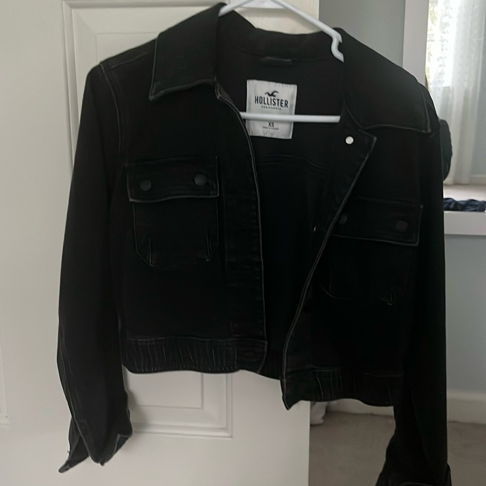 🛍️Brand- Hollister 
Condition- like new 
Size- XS